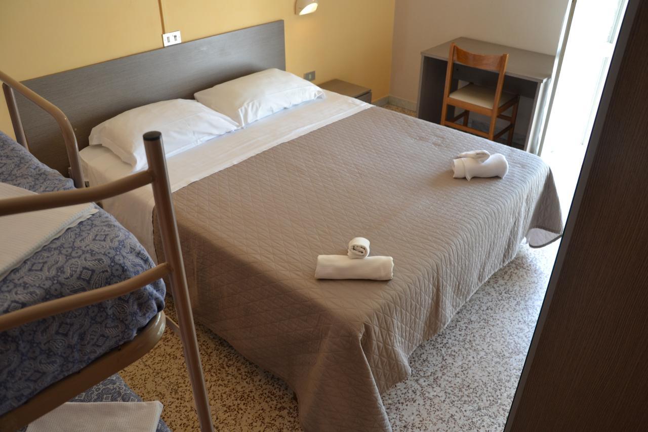 Hotel Britta Римини Экстерьер фото