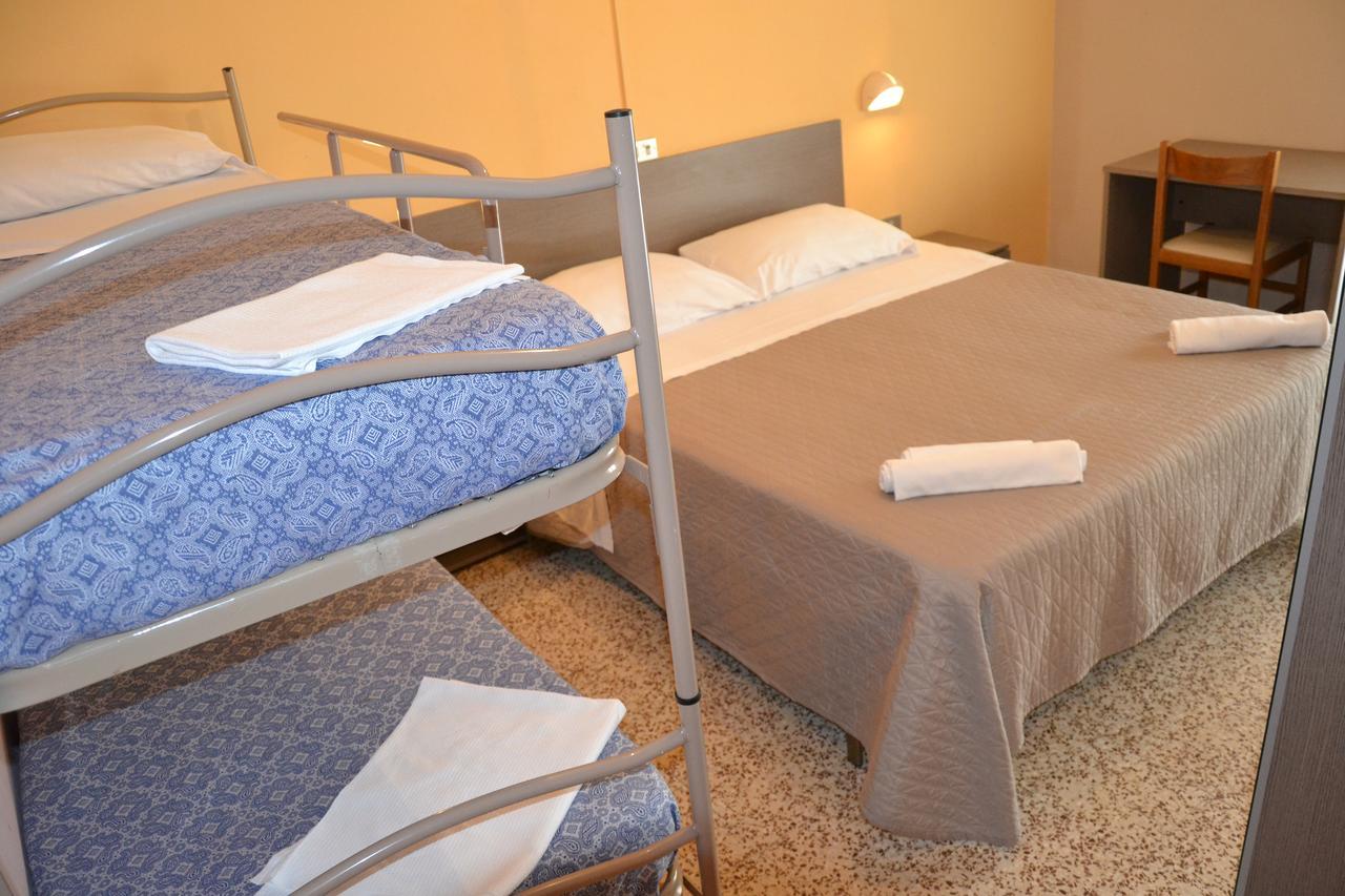 Hotel Britta Римини Экстерьер фото